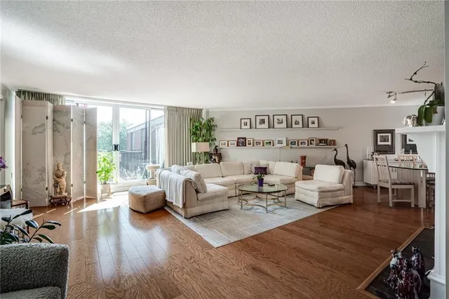 Additional property image - 150 WILSON St Unit PH2