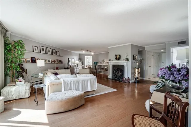 Additional property image - 150 WILSON St Unit PH2