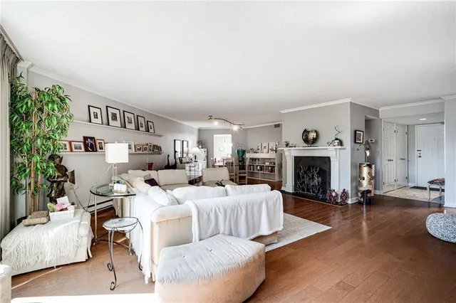 Additional property image - 150 WILSON St Unit PH2