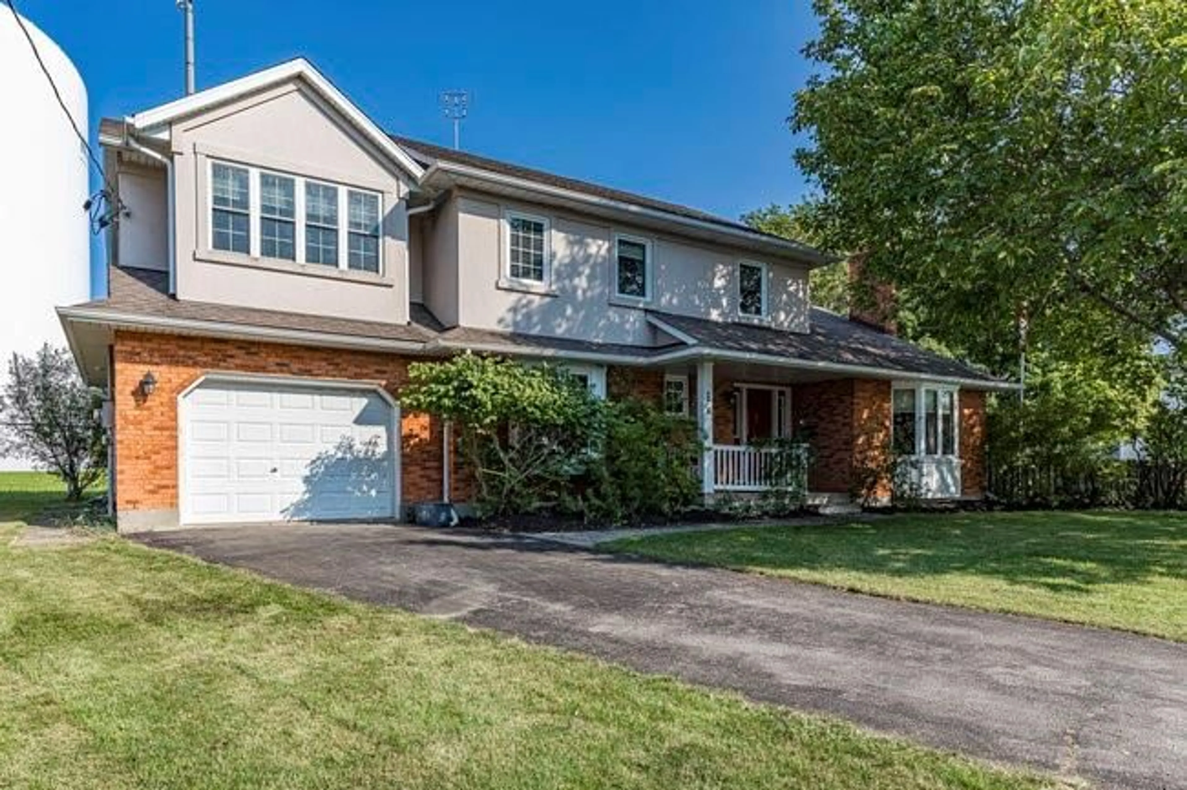 Frontside or backside of a home, cottage for 12 RIDGE POINT Dr, St. Catharines Ontario L2T 2S9