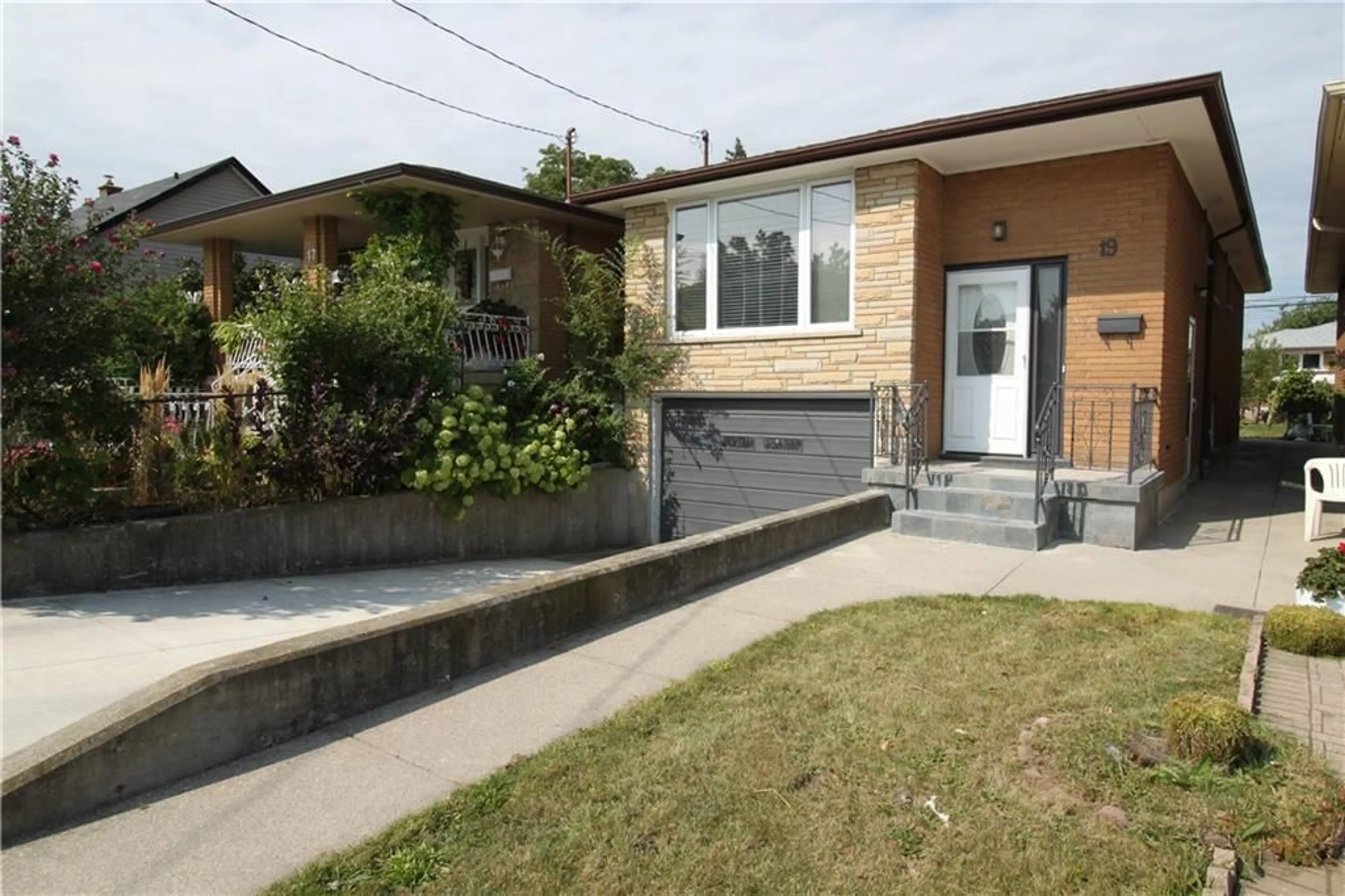 Frontside or backside of a home for 19 DELENA Ave, Hamilton Ontario L8H 6B5