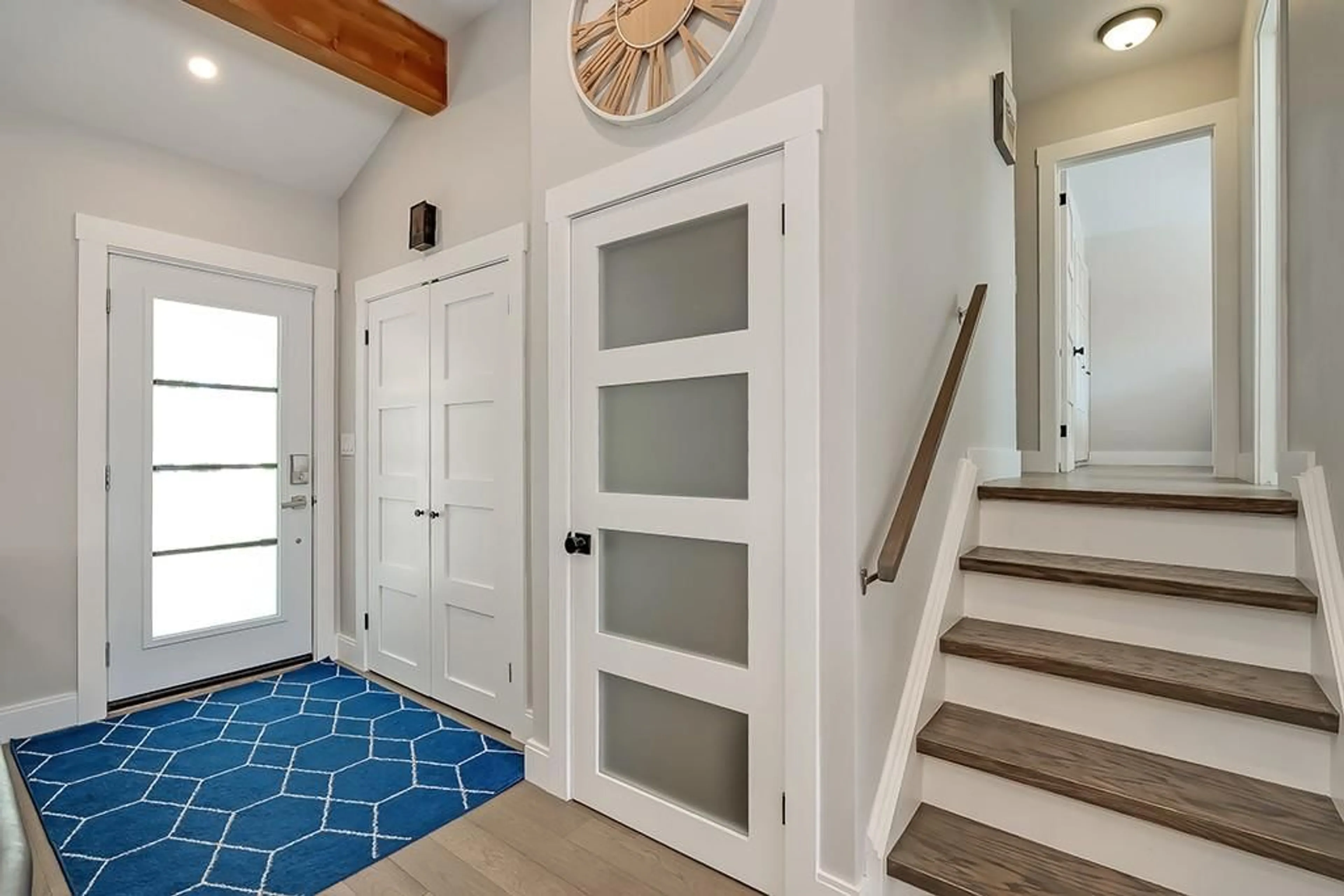 Indoor entryway, wood floors for 5350 WINDERMERE Dr, Burlington Ontario L7L 3M1