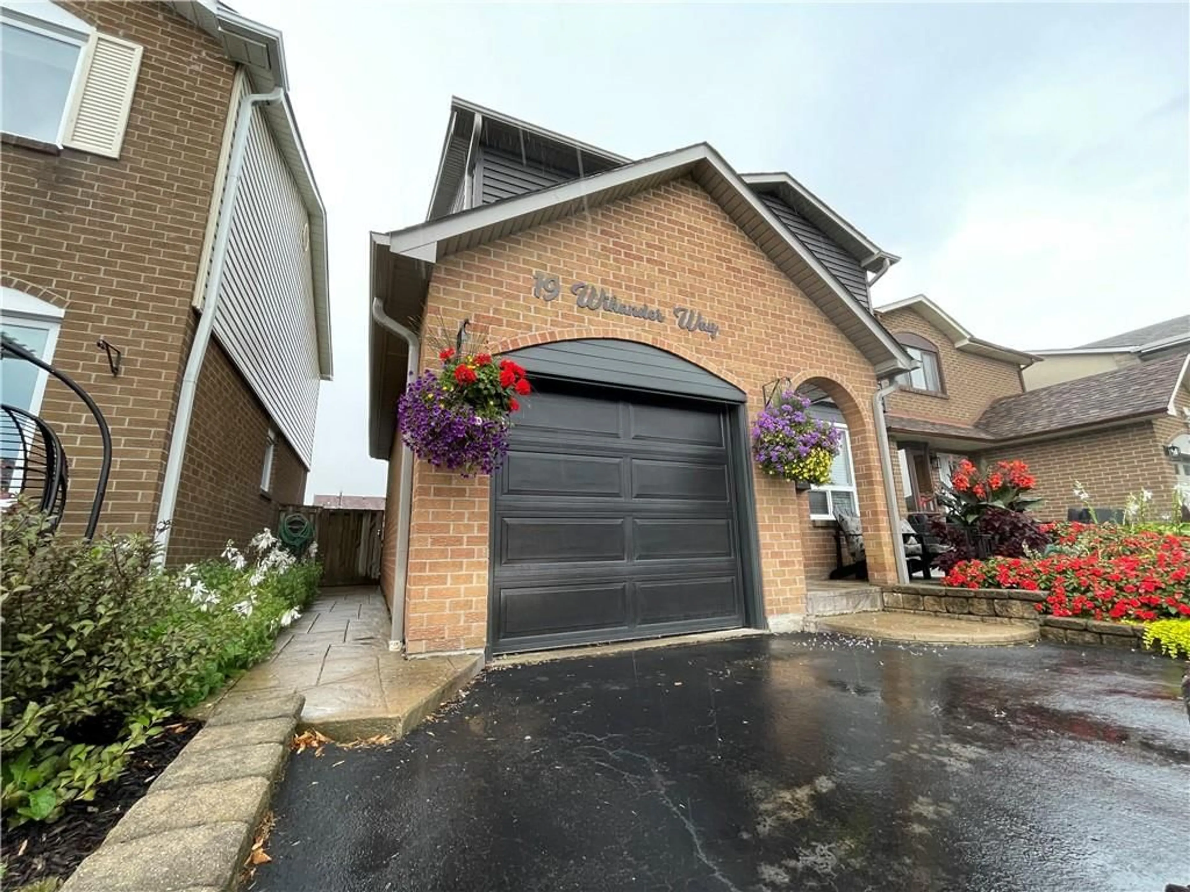 Indoor garage, cement floor for 19 WIKANDER Way, Brampton Ontario L6V 3X1