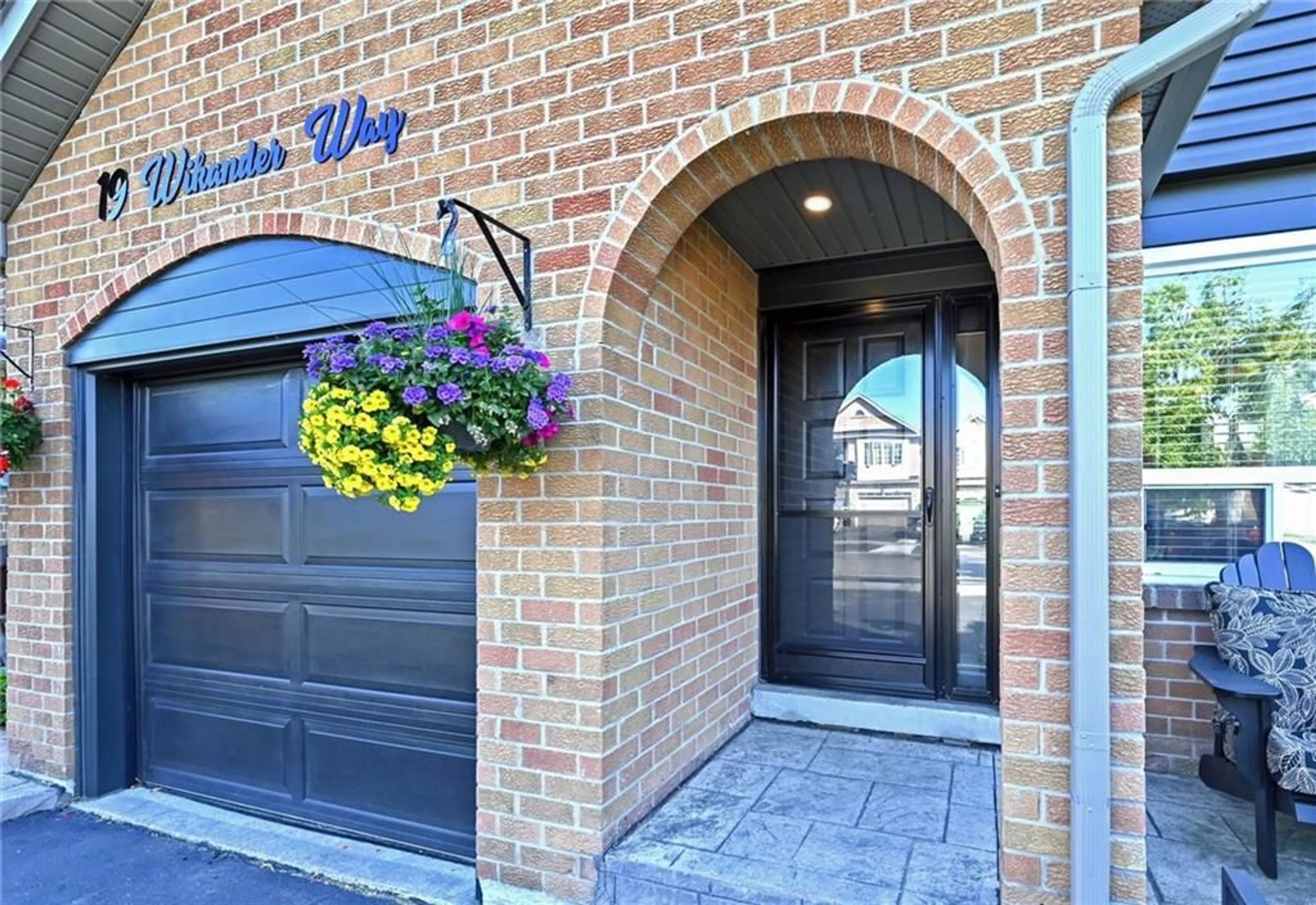 Indoor entryway, ceramic floors for 19 WIKANDER Way, Brampton Ontario L6V 3X1