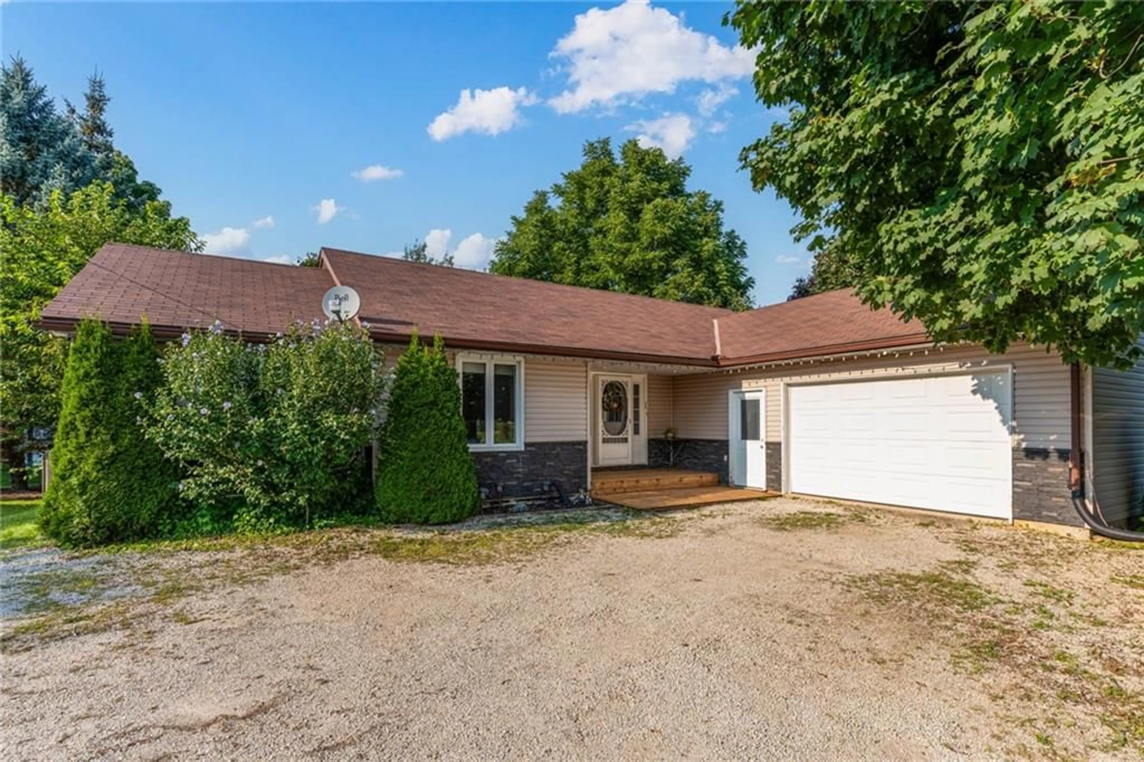 Frontside or backside of a home, cottage for 7498 COUNTY 9 Rd, Creemore Ontario L0M 1G0