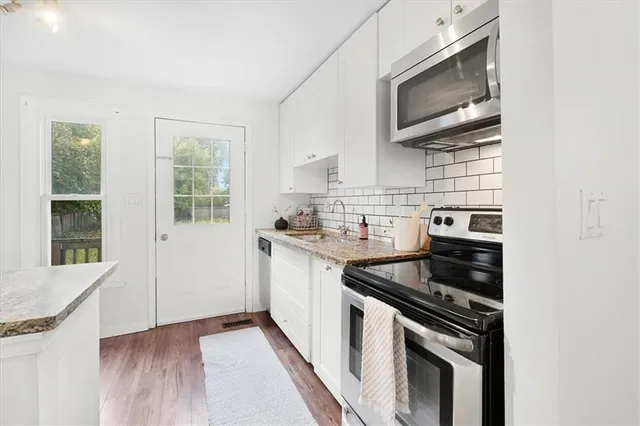 Additional property image - 1146 LEASIDE Rd