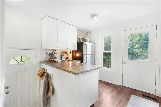 Additional property image - 1146 LEASIDE Rd