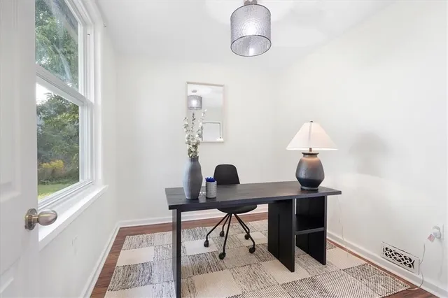 Additional property image - 1146 LEASIDE Rd