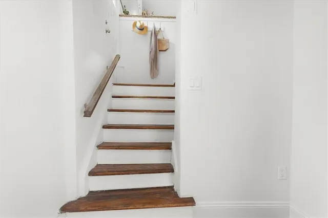 Additional property image - 1146 LEASIDE Rd