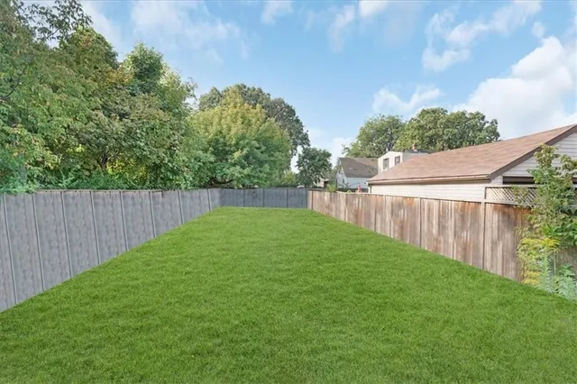 Additional property image - 1146 LEASIDE Rd