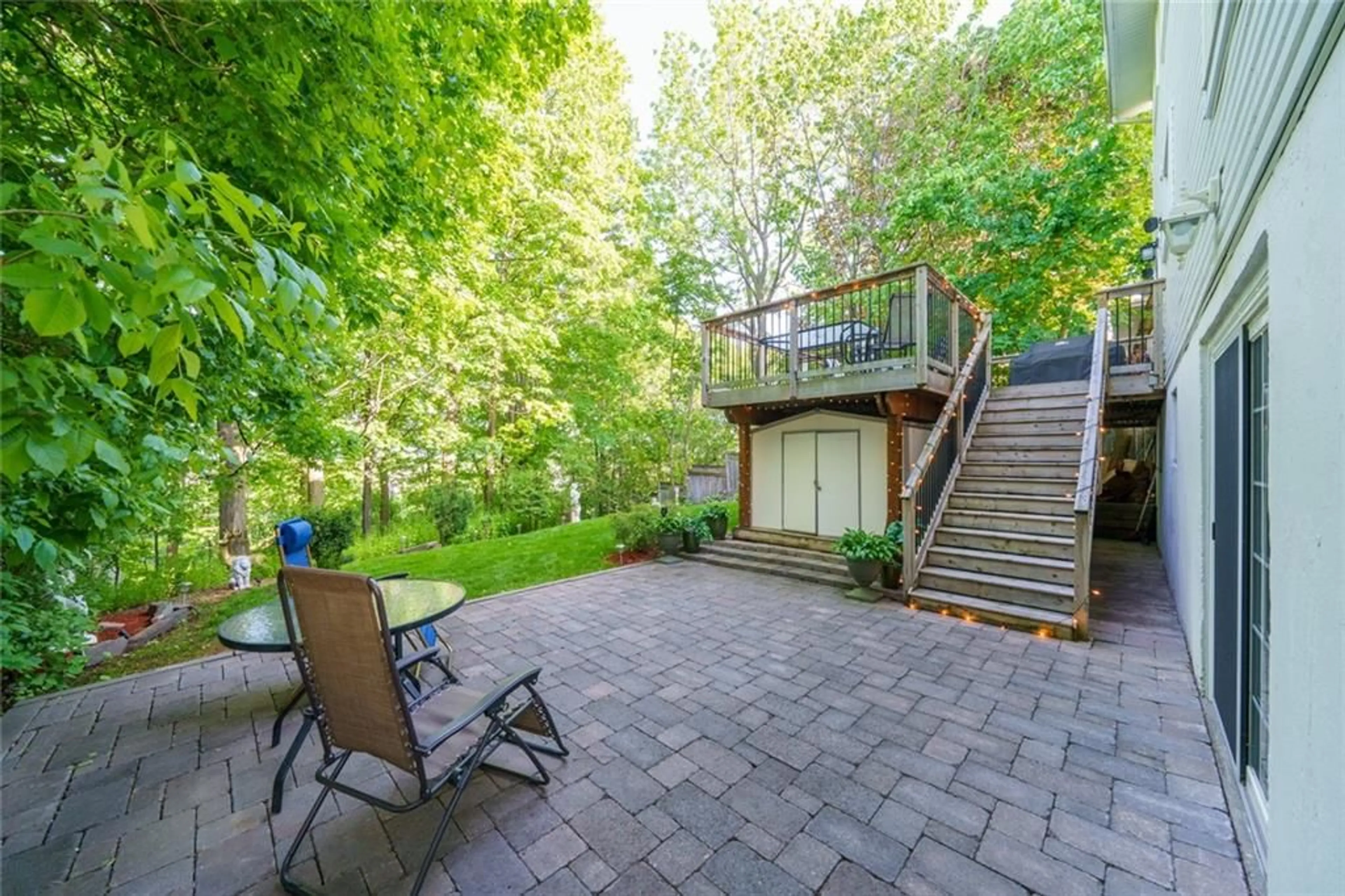 Patio for 1216 Falgarwood Dr, Oakville Ontario L6H 2L3