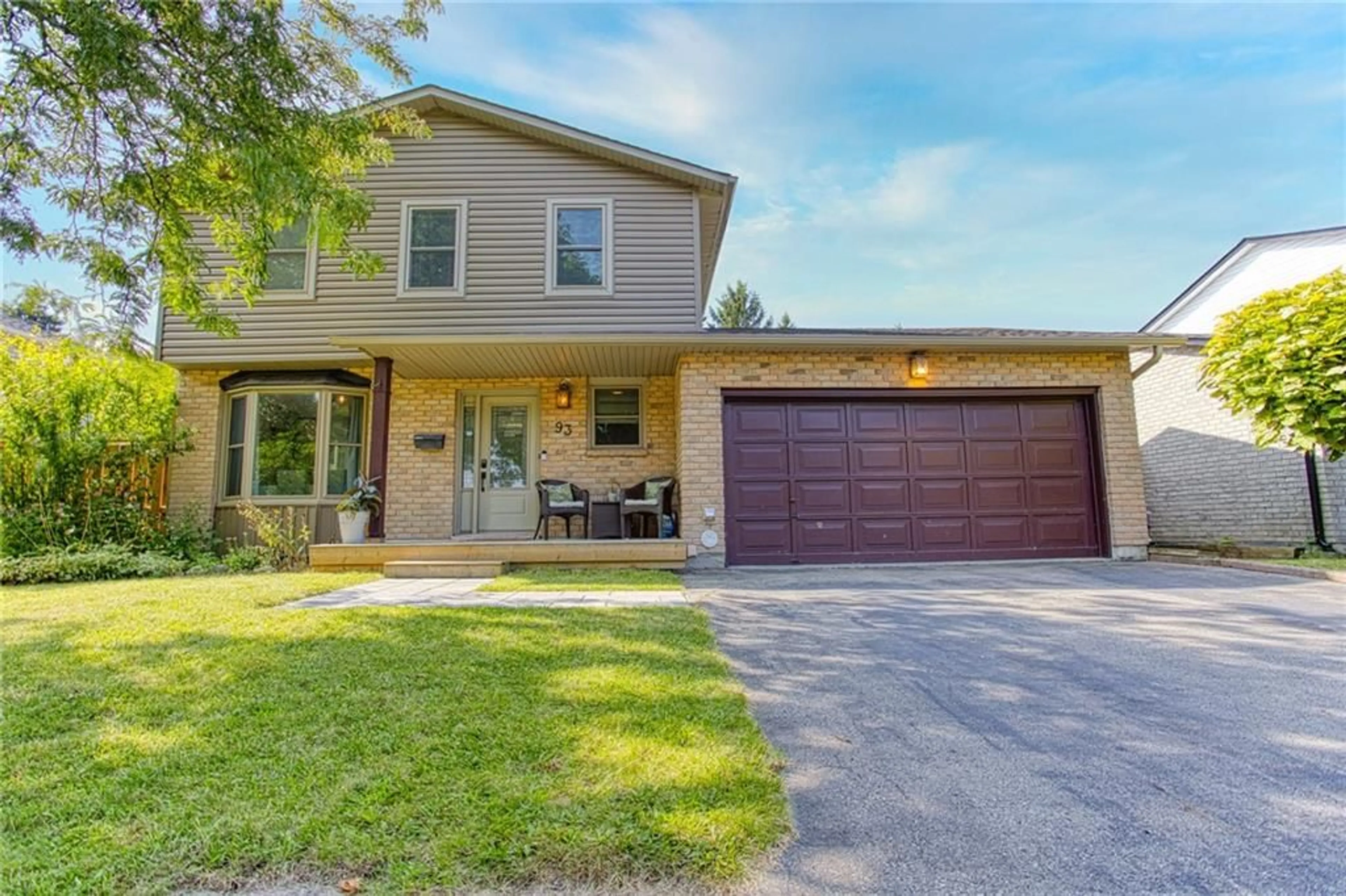 Frontside or backside of a home, the street view for 93 BIRCHPARK Dr, Grimsby Ontario L3M 4M9