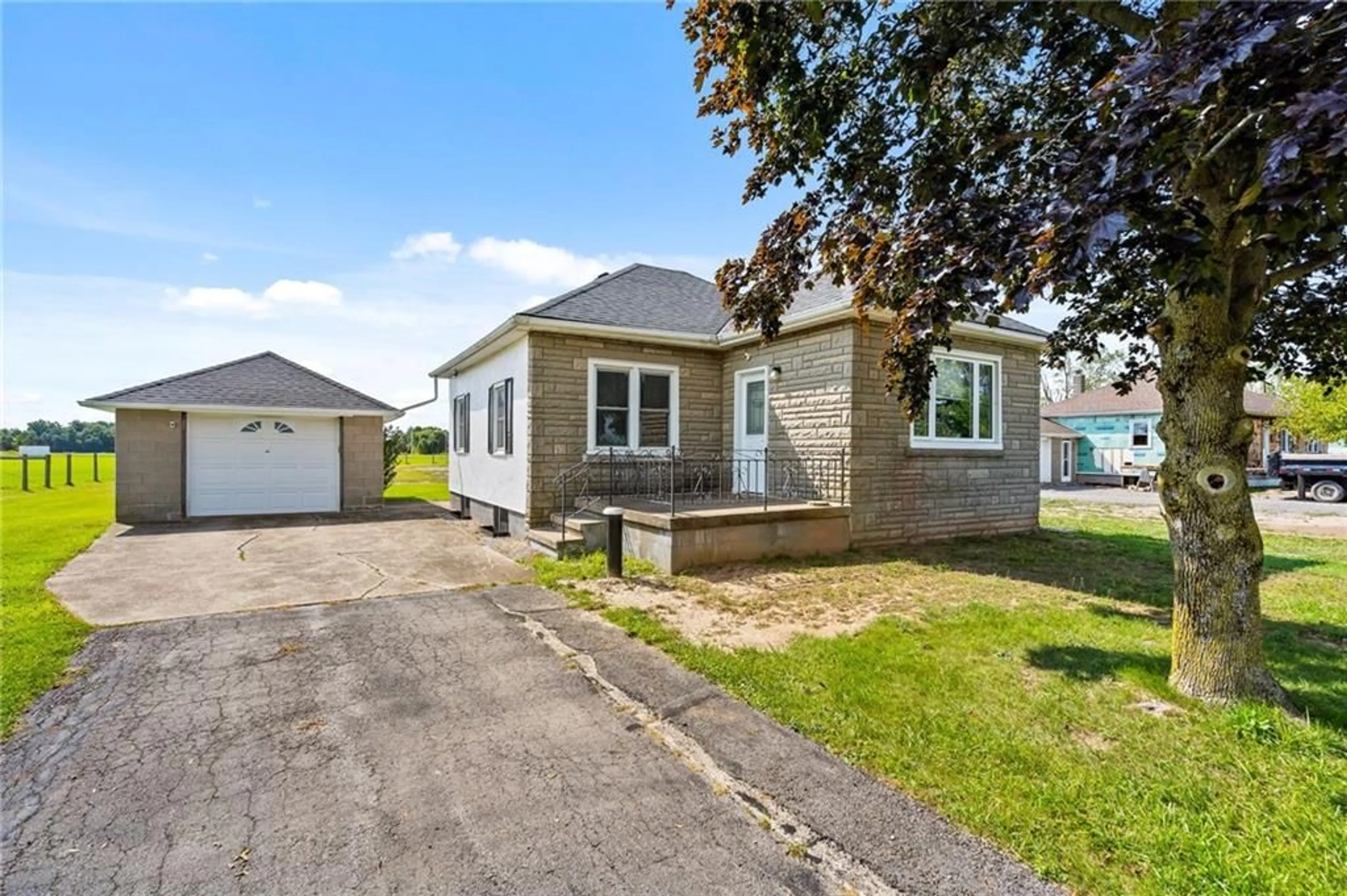 Frontside or backside of a home, cottage for 1095 BARRON Rd, Thorold Ontario L2E 6S5