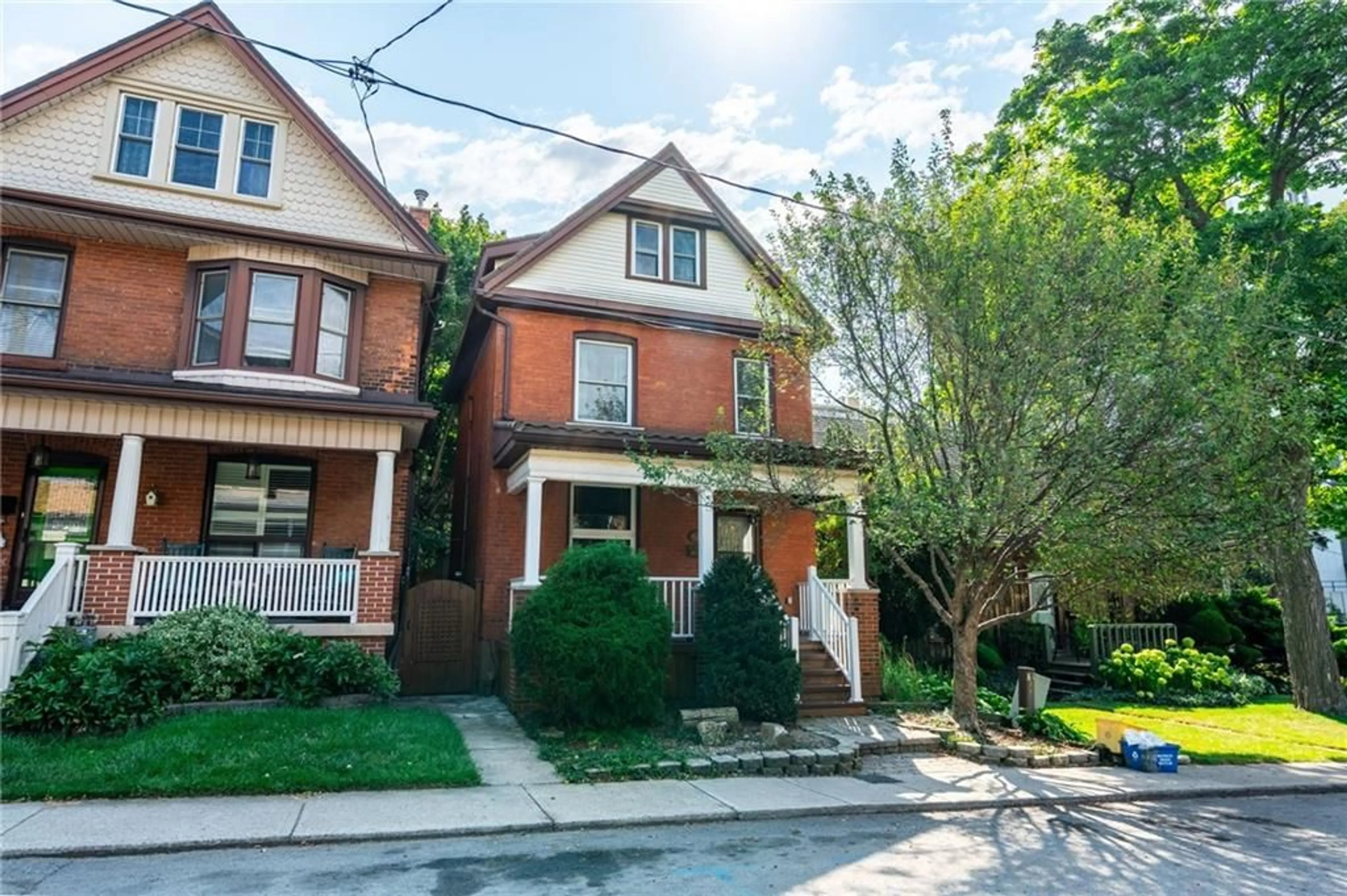 A pic from exterior of the house or condo, the street view for 129 RAY St, Hamilton Ontario L8P 3W2