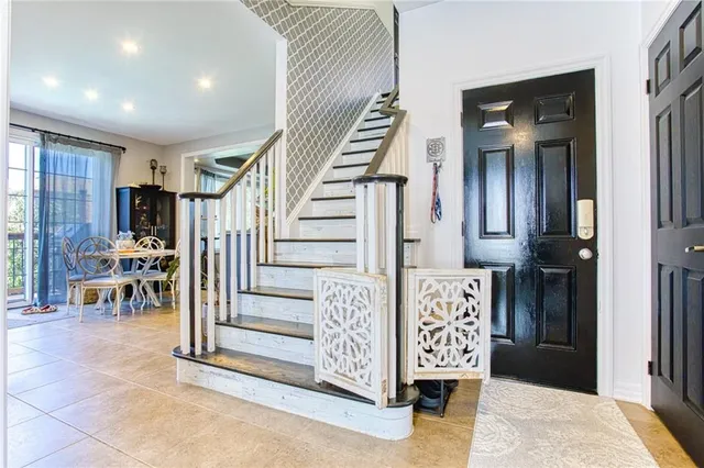 Additional image 34 of 261 MONTREAL Cir