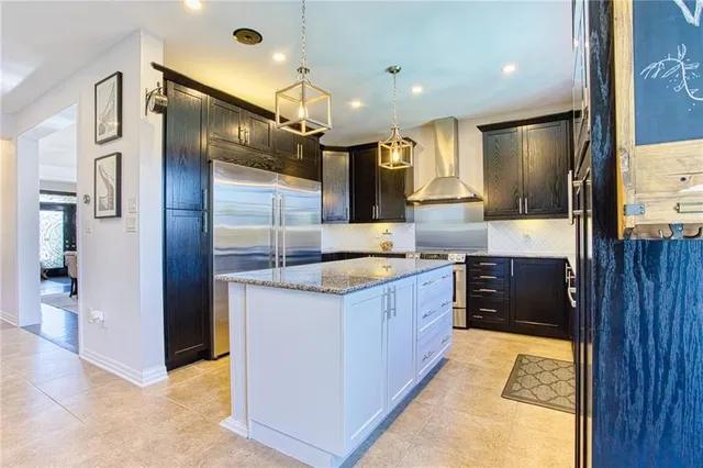 Additional image 31 of 261 MONTREAL Cir