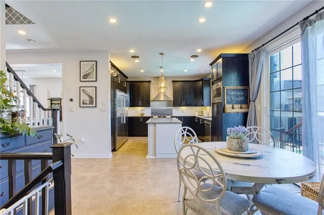 Additional image 23 of 261 MONTREAL Cir