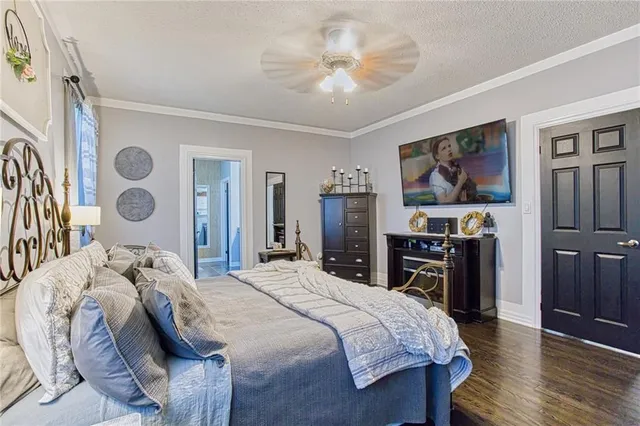 Additional image 21 of 261 MONTREAL Cir