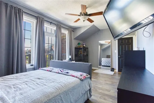 Additional image 18 of 261 MONTREAL Cir