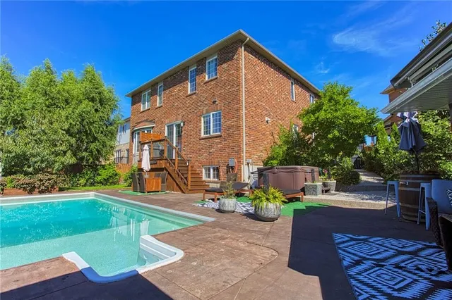 Additional image 11 of 261 MONTREAL Cir