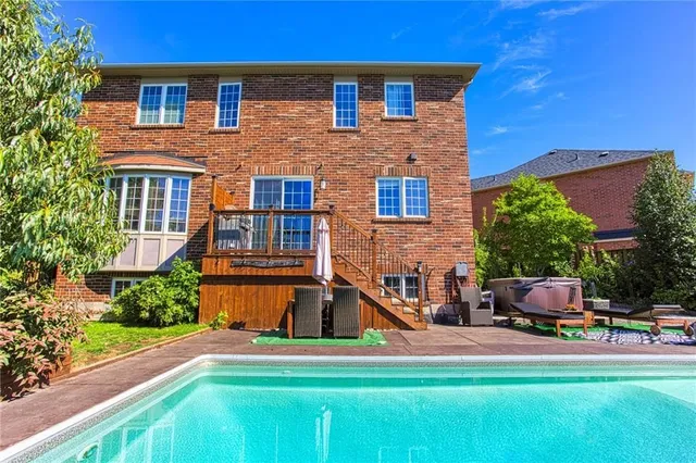 Additional image 10 of 261 MONTREAL Cir