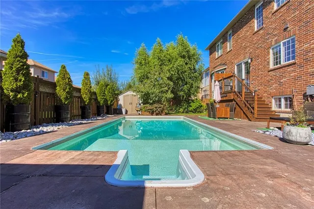 Additional image 7 of 261 MONTREAL Cir