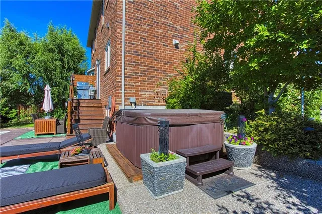 Additional image 6 of 261 MONTREAL Cir