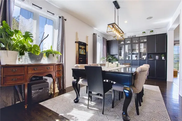 Additional image 38 of 261 MONTREAL Cir