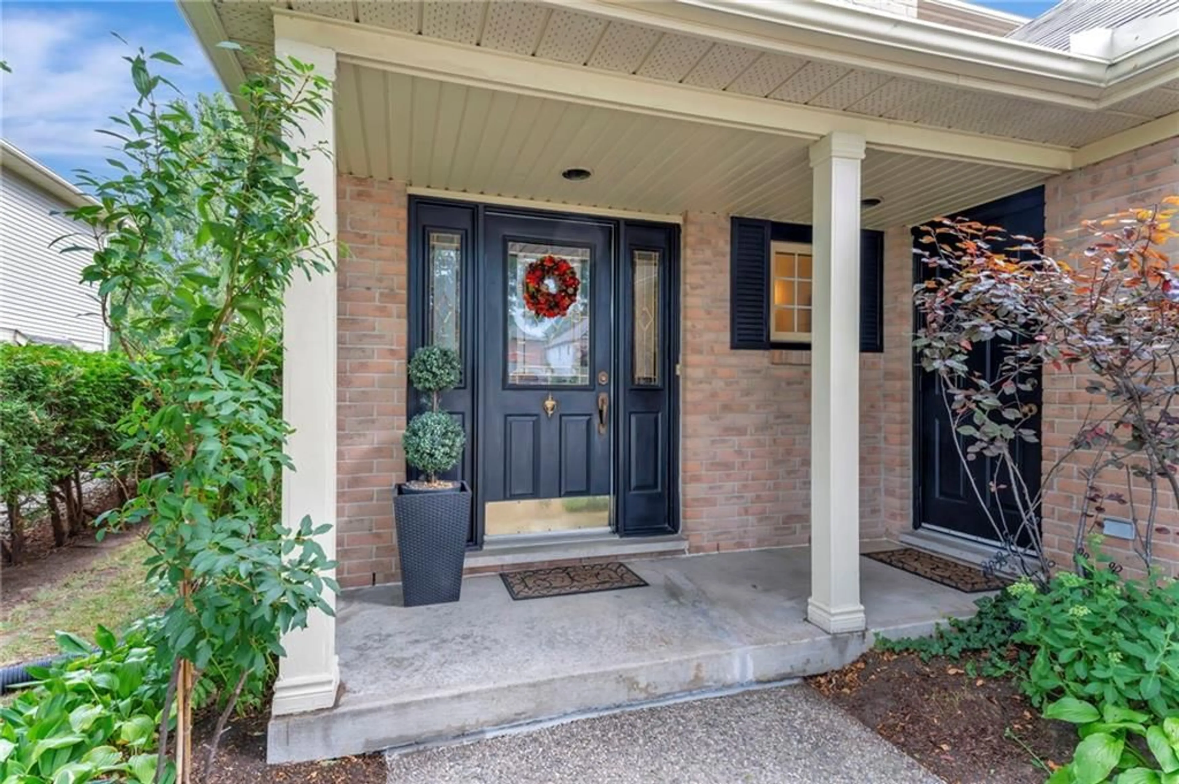 Indoor entryway, wood floors for 51 BANBURY Dr, Ancaster Ontario L9K 1H8