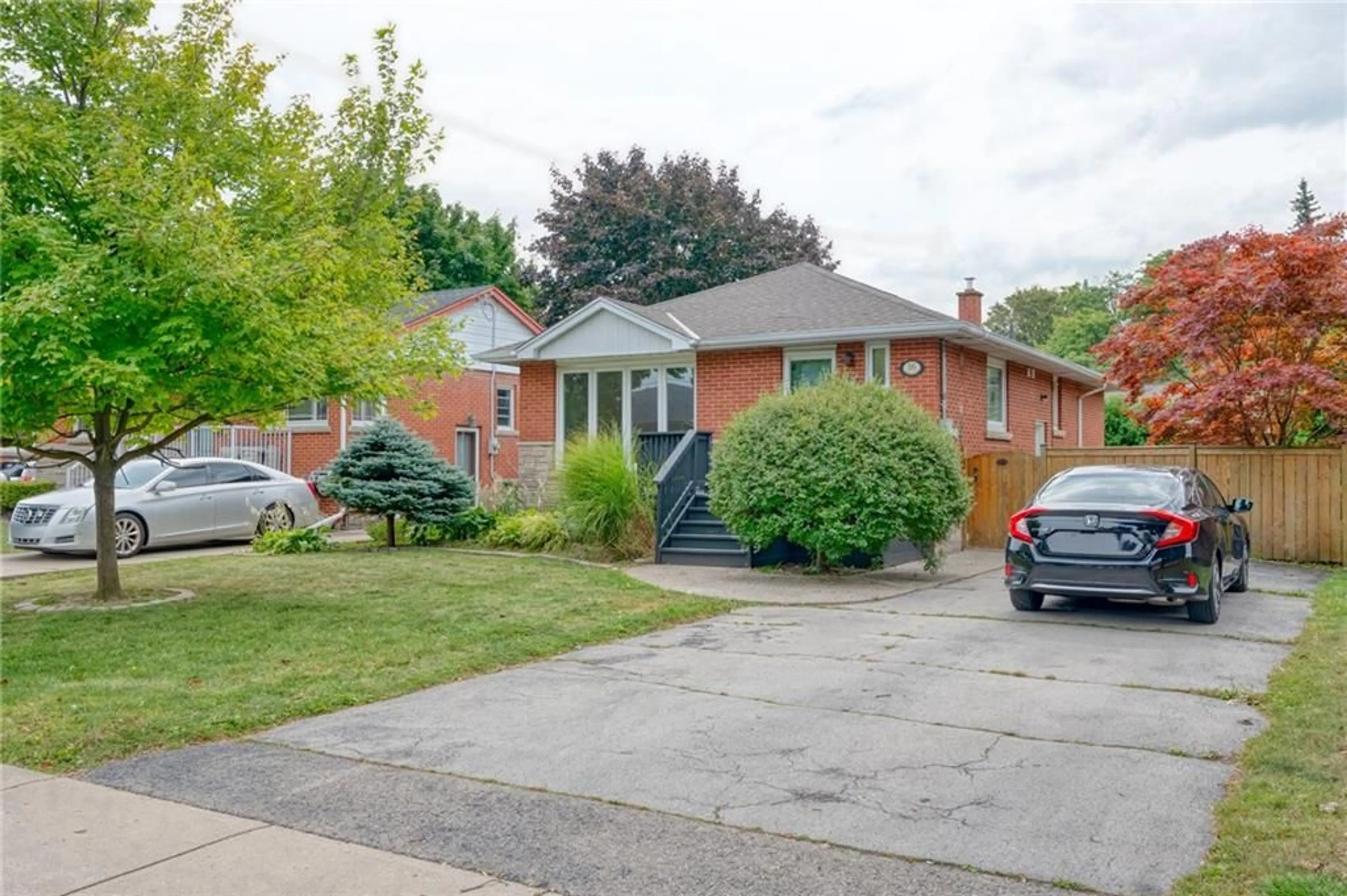 Frontside or backside of a home, the street view for 16 WILDEWOOD Ave, Hamilton Ontario L8T 1X3