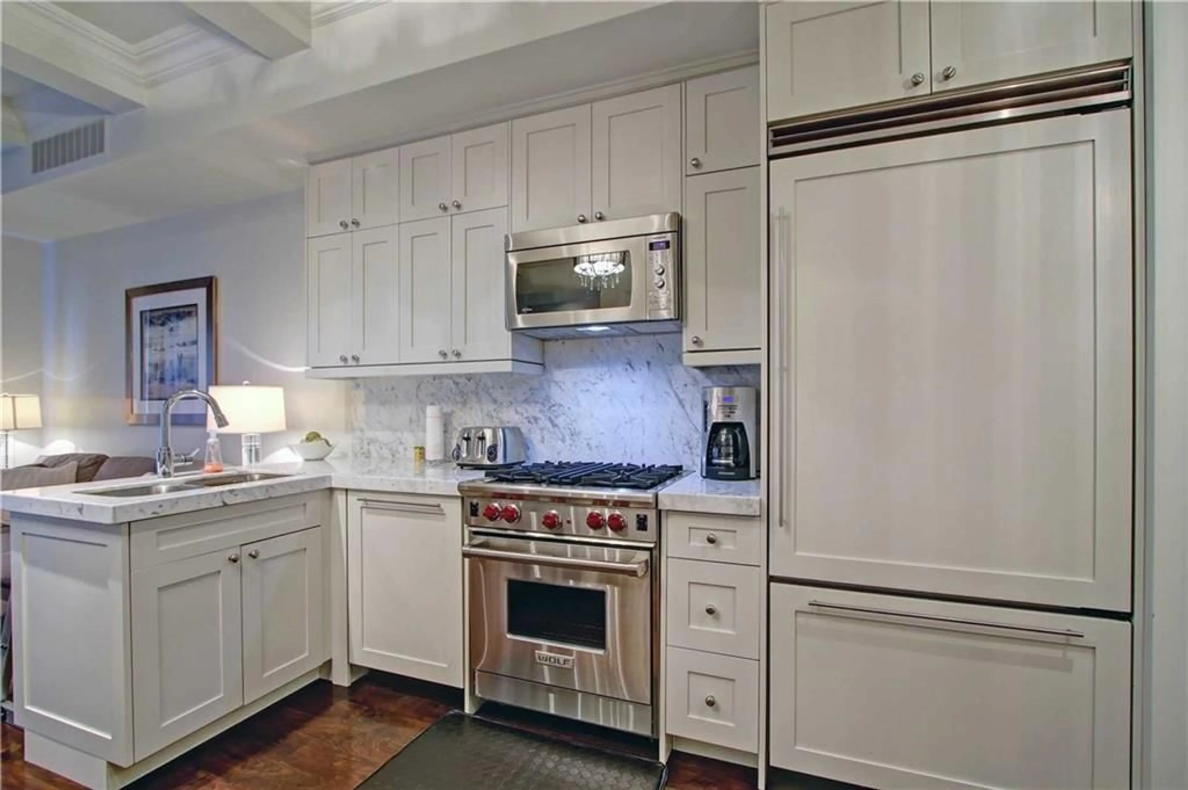 Standard kitchen, wood floors, cottage for 294 MERTON St, Toronto Ontario M4S 1A9