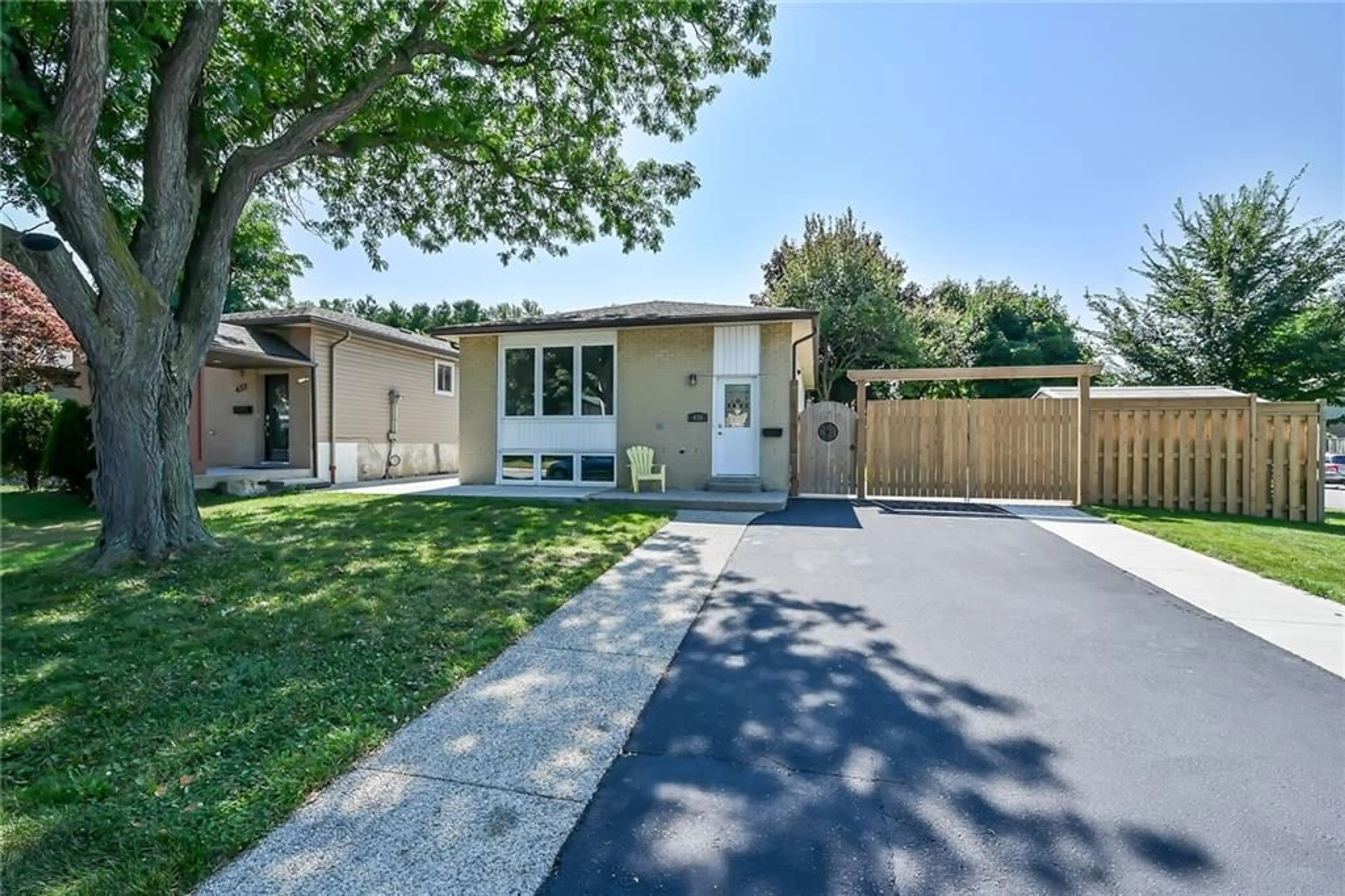 Frontside or backside of a home for 455 Brigadoon Dr, Hamilton Ontario L9C 6C8