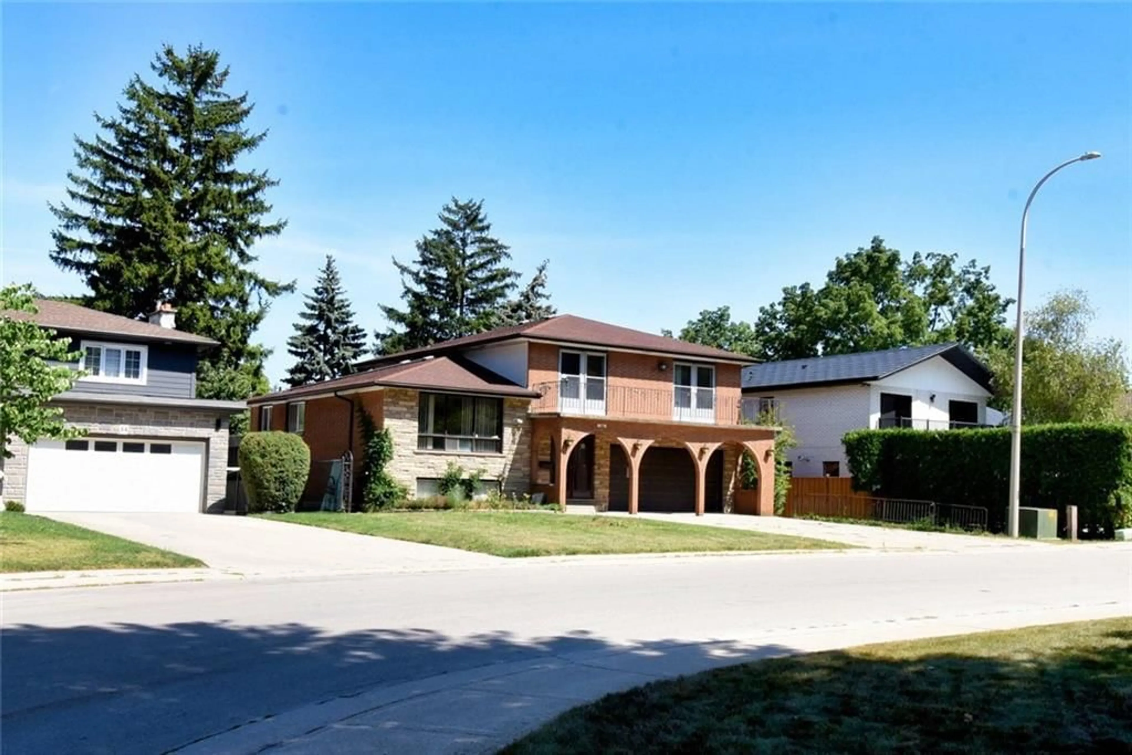 Frontside or backside of a home for 15 LESLIE Dr, Stoney Creek Ontario L8G 2P9