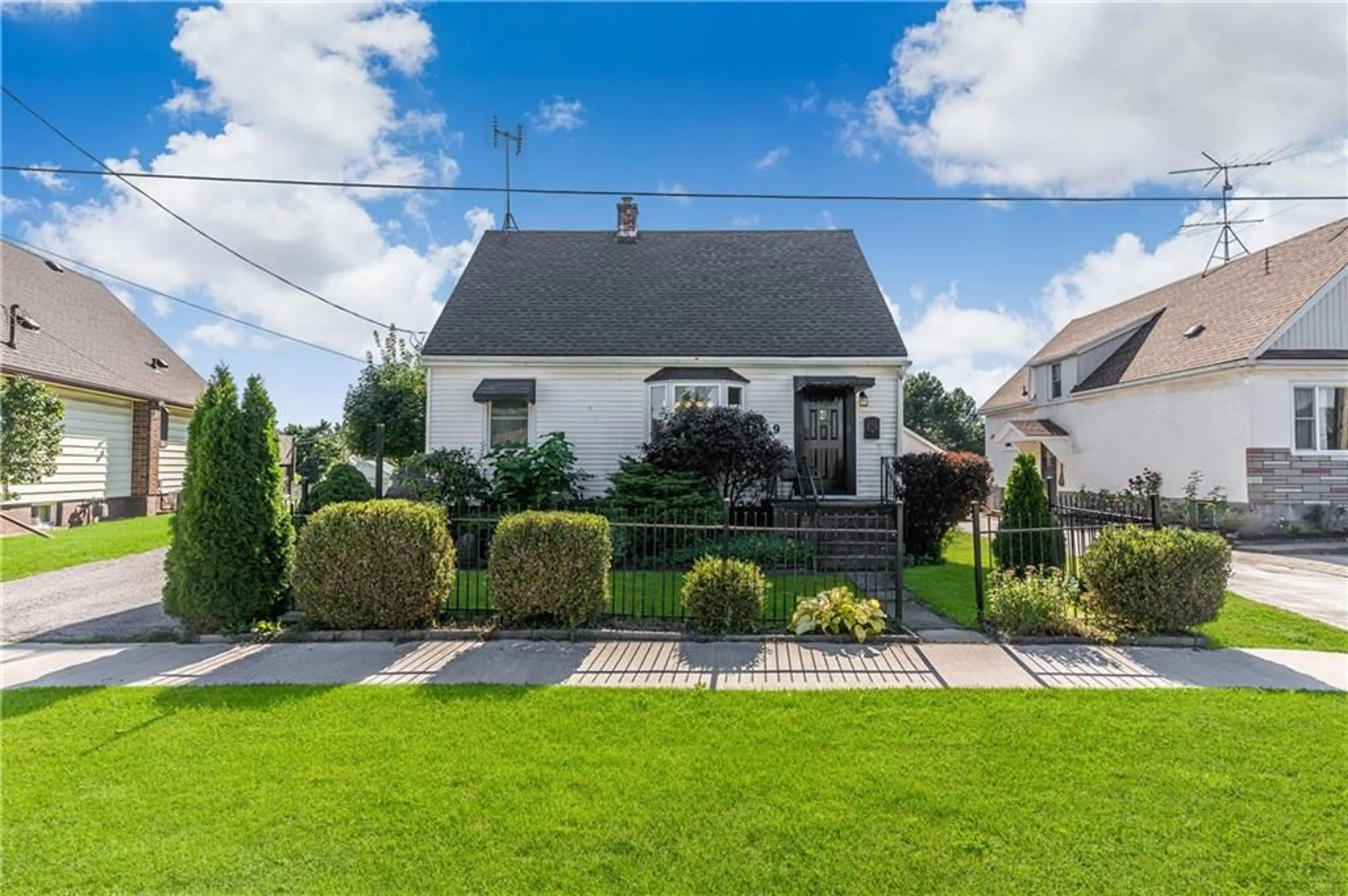 Frontside or backside of a home for 9 Foley Cres, Thorold Ontario L2V 2K7