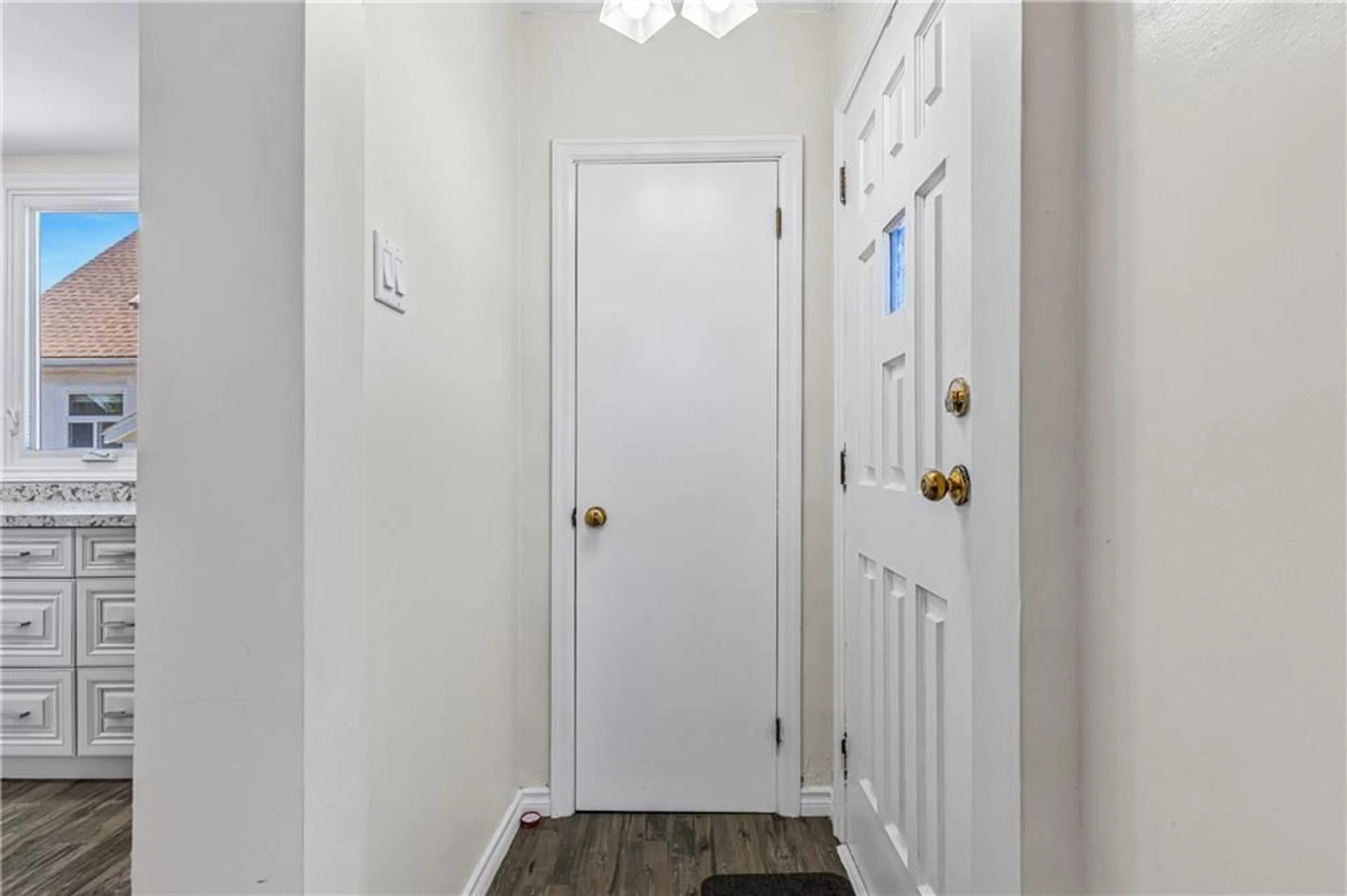 Indoor entryway for 9 Foley Cres, Thorold Ontario L2V 2K7