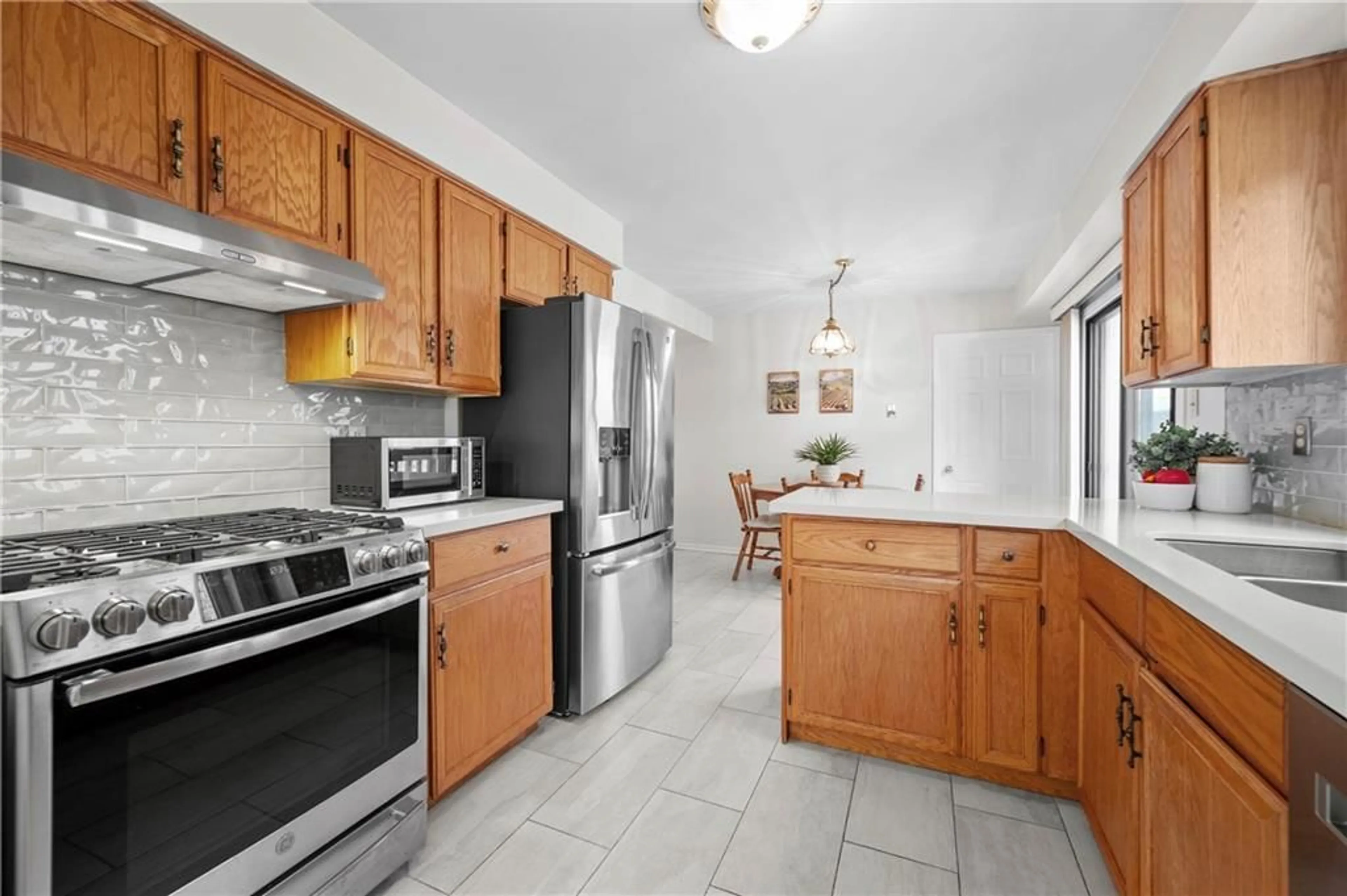 Standard kitchen, wood floors, cottage for 13 Pinellas Dr, Brampton Ontario L6Z 3B9