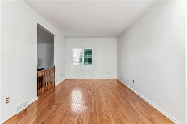Additional property image - 335 YORK Rd