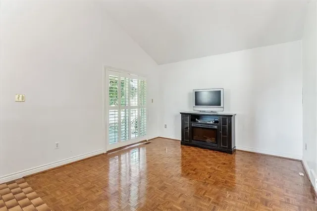 Additional property image - 335 YORK Rd