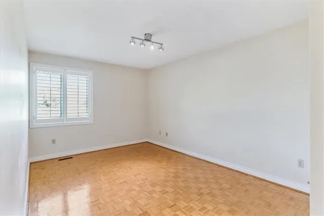 Additional property image - 335 YORK Rd