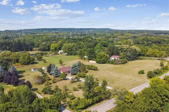 Additional property image - 335 YORK Rd