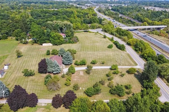 Additional property image - 335 YORK Rd