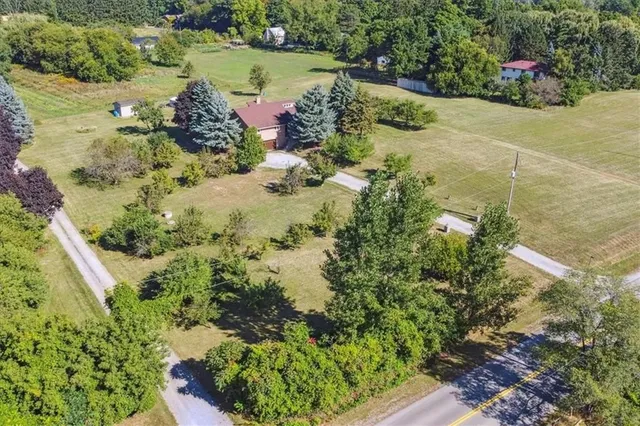 Additional property image - 335 YORK Rd