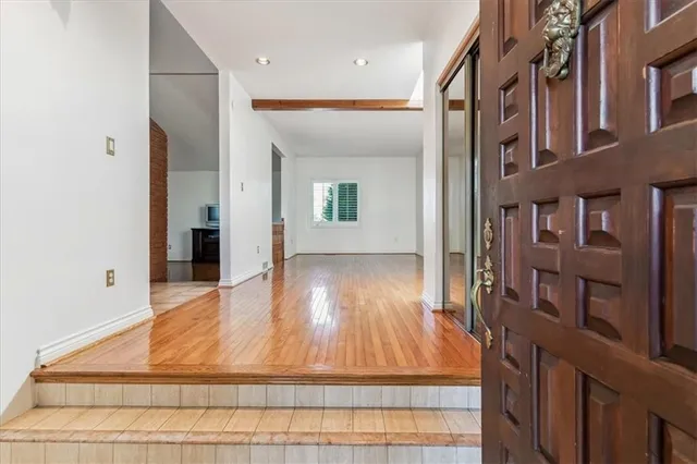 Additional property image - 335 YORK Rd