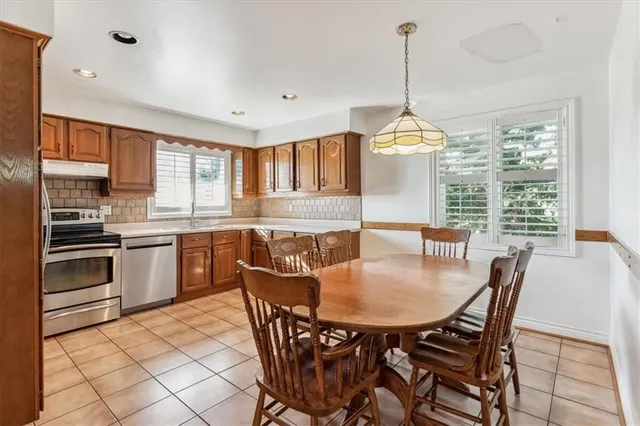 Additional property image - 335 YORK Rd
