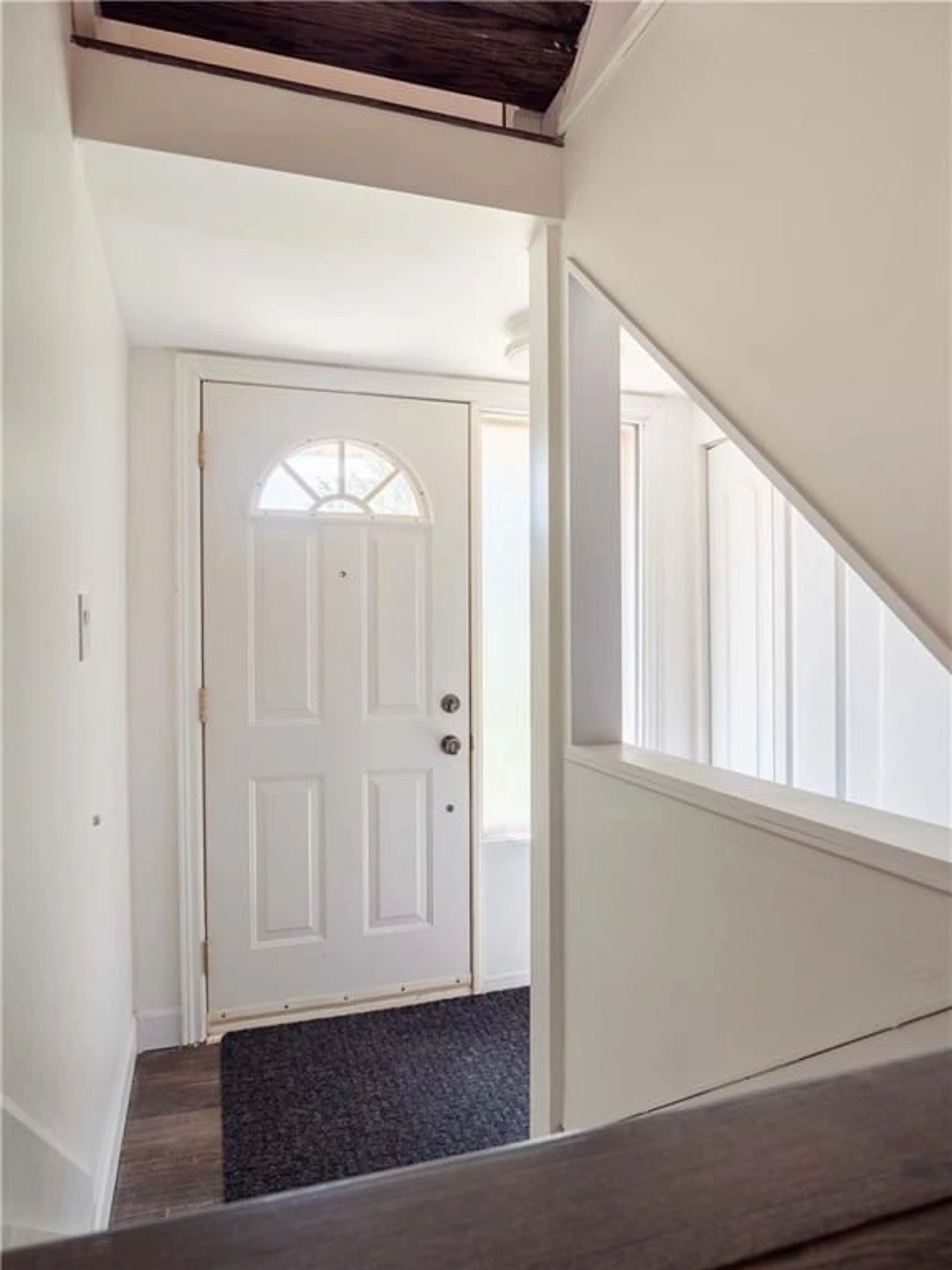 Indoor entryway, wood floors for 1300 UPPER OTTAWA St #3, Hamilton Ontario L8W 1M8