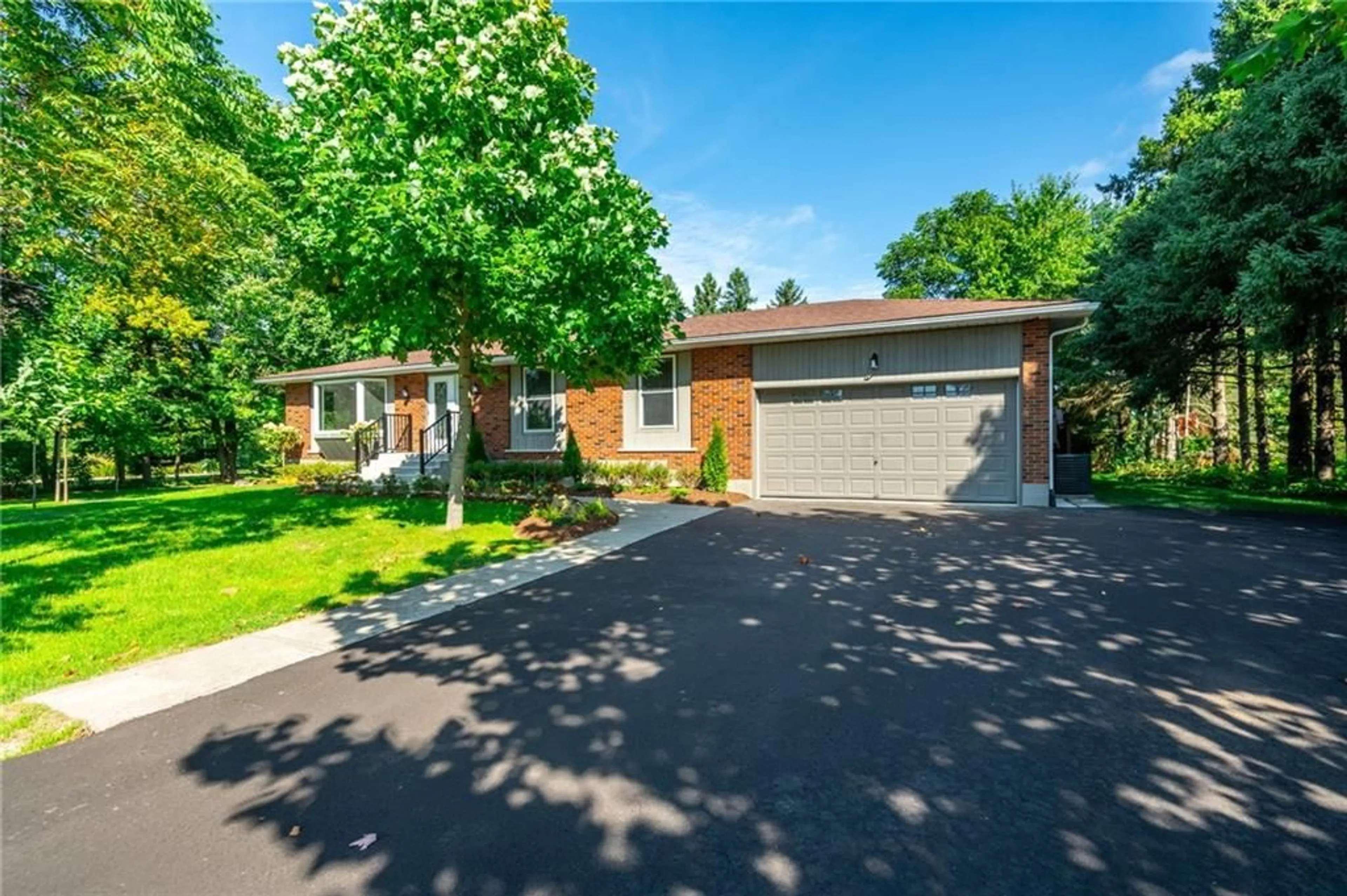 Home with brick exterior material for 585 SAFARI Rd, Hamilton Ontario L0R 1V0