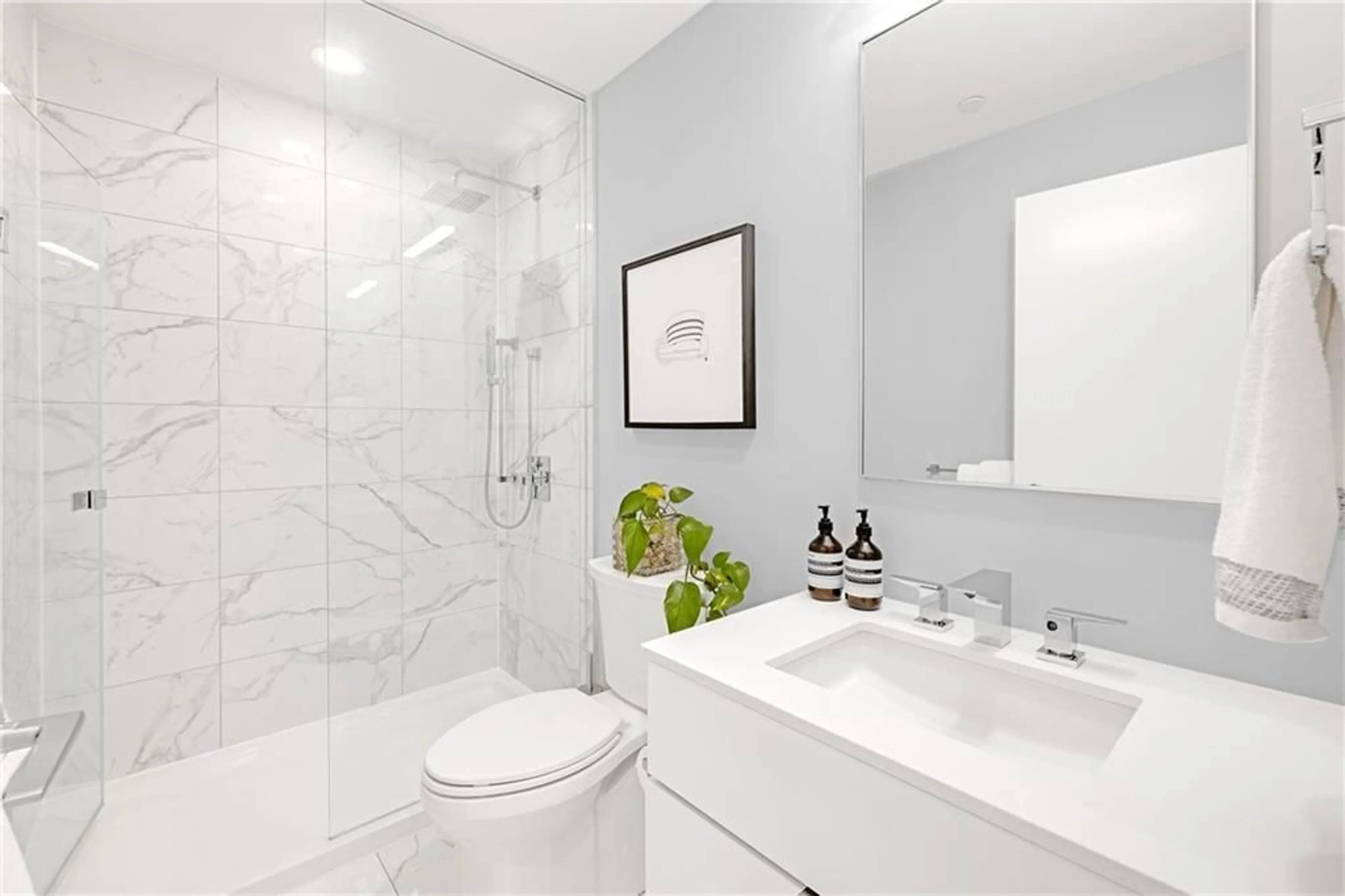 Bathroom, ceramic floors for 20 LOMBARD St #3711, Toronto Ontario M5C 0A7