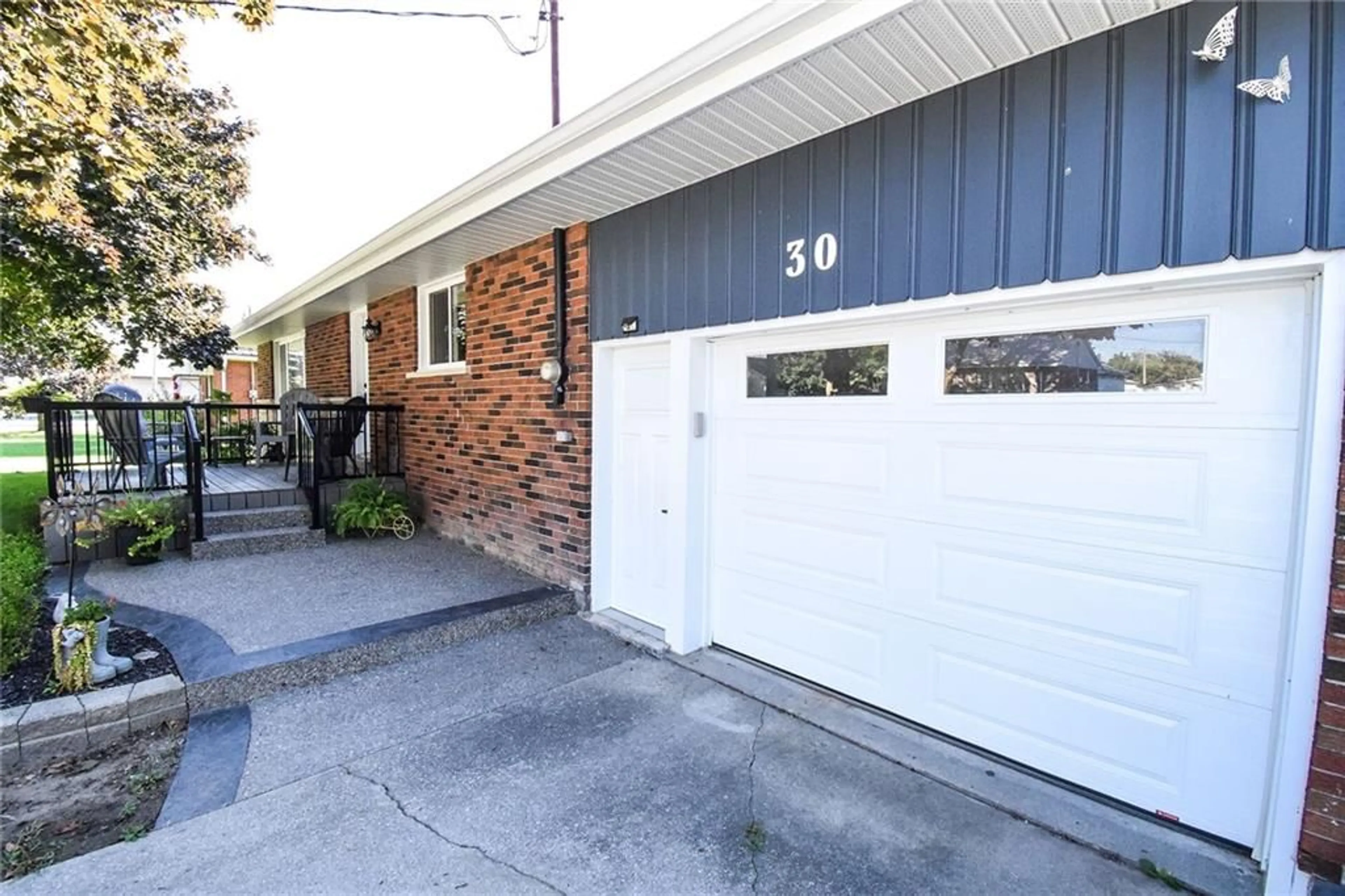 A pic from exterior of the house or condo, the street view for 30 SHERRING St, Hagersville Ontario N0A 1H0