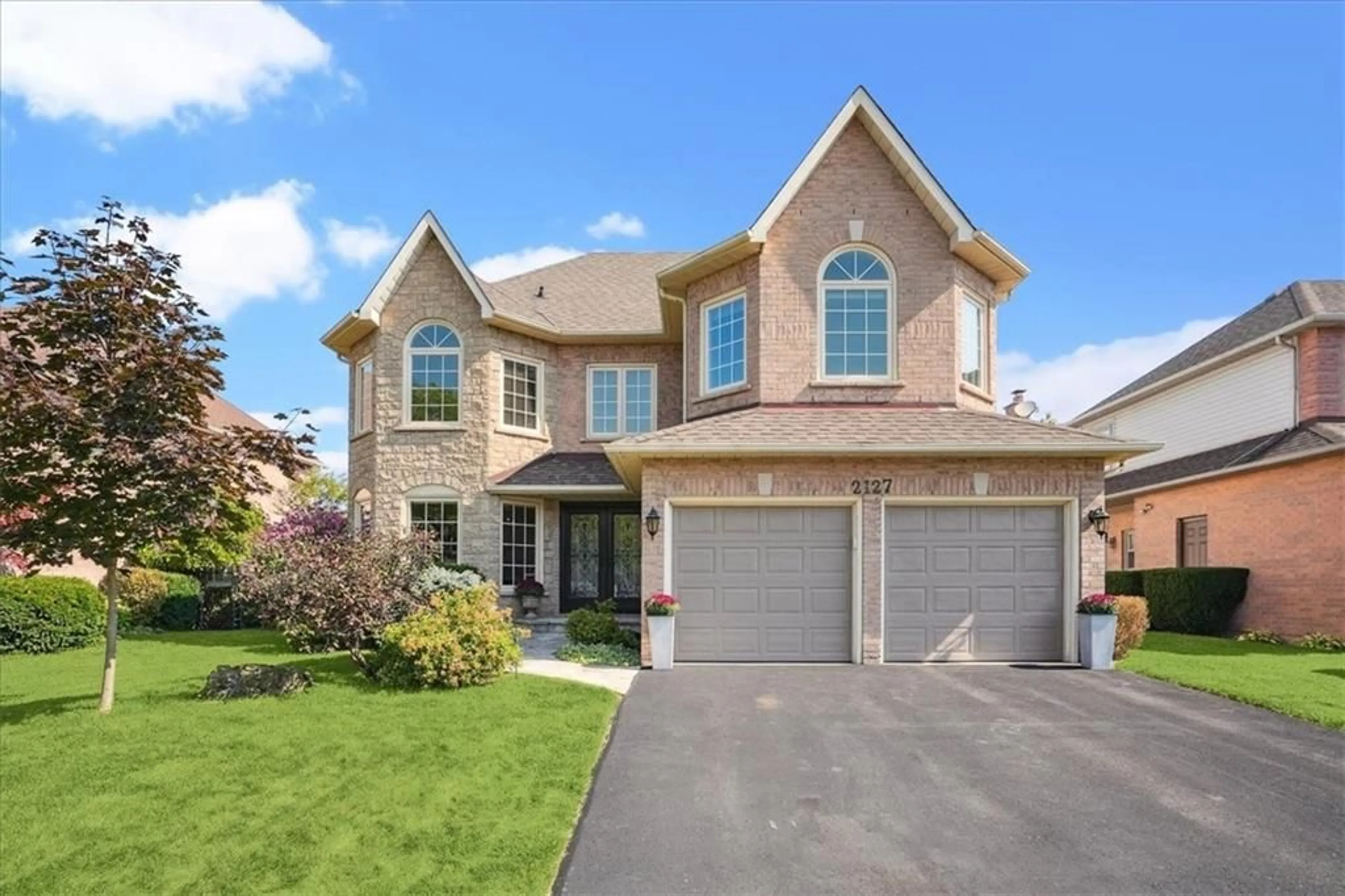 Frontside or backside of a home for 2127 BERWICK Dr, Burlington Ontario L7M 4B2