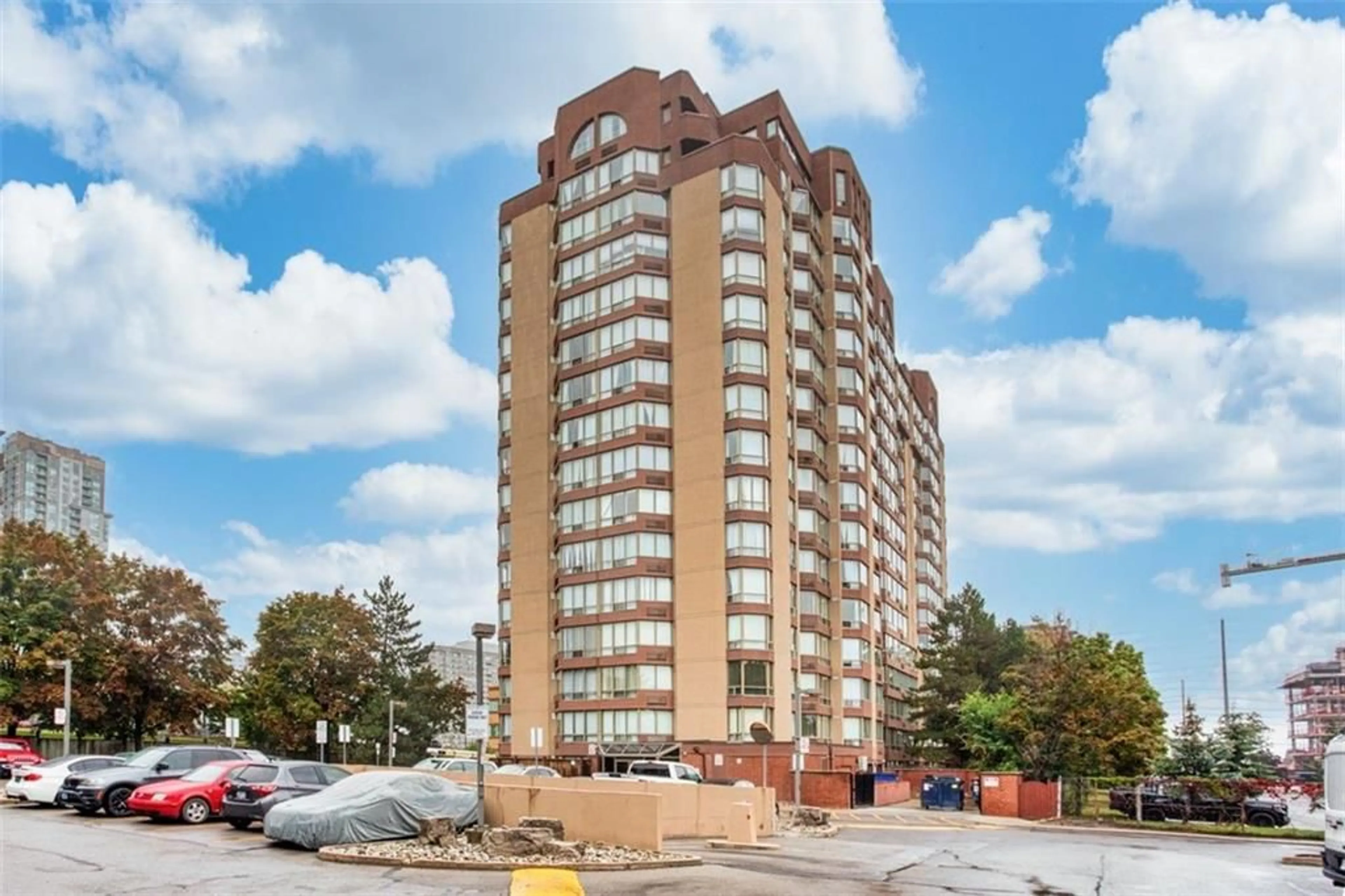 A pic from exterior of the house or condo for 25 FAIRVIEW Rd #508, Mississauga Ontario L5B 3Y8